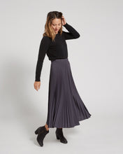 Load image into Gallery viewer, Cashmere sweater test